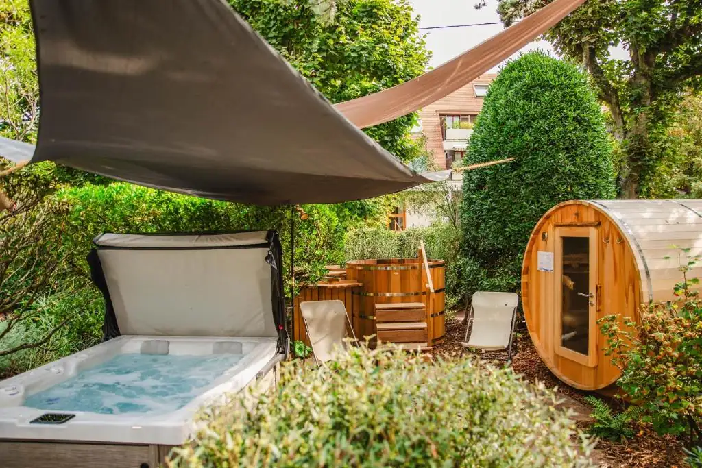 <p>Mobilier &<br />
aménagements<br />
complémentaires</p>
