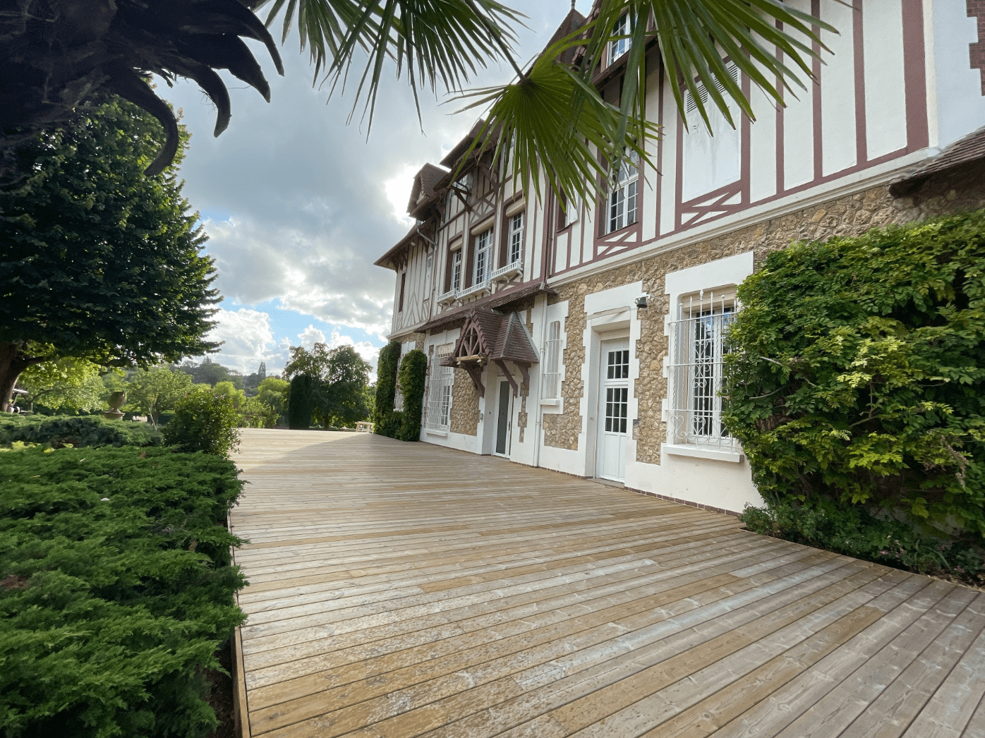 La terrasse construite à Villers-sur-Mer