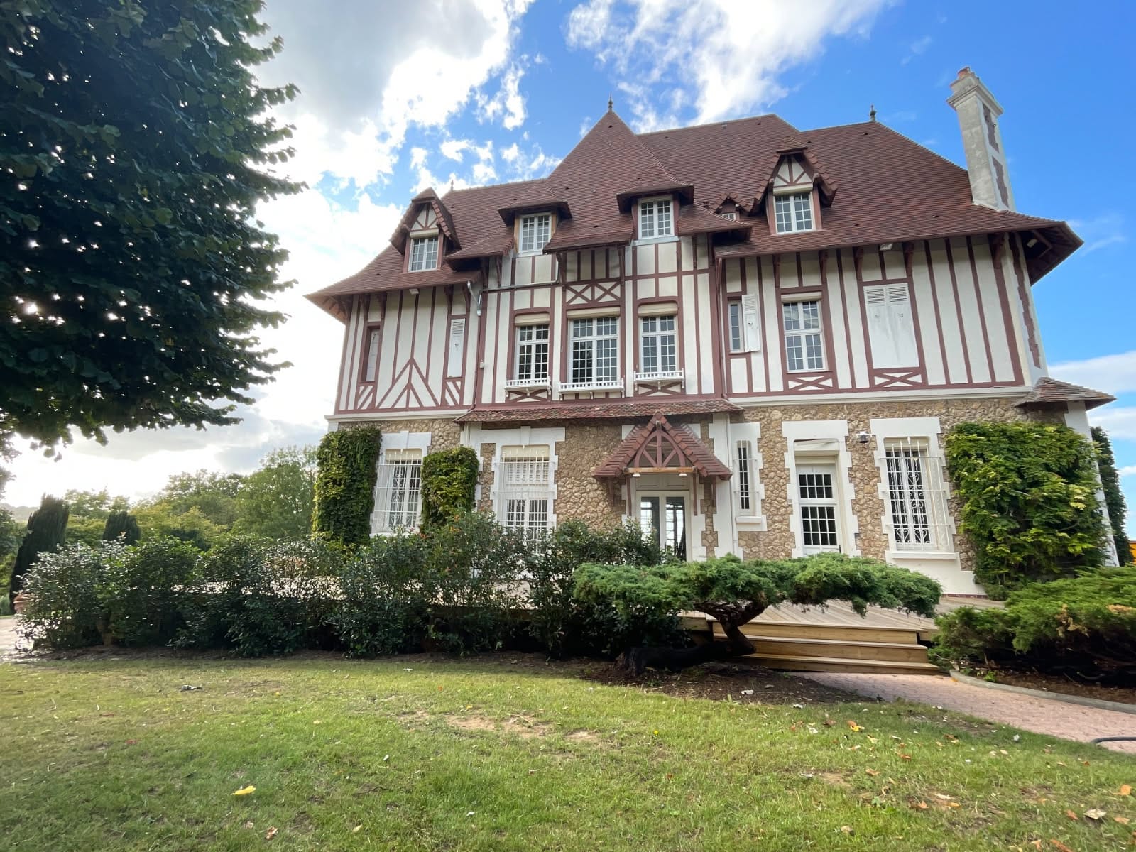 Vue sur le manoir de Villers-sur-Mer